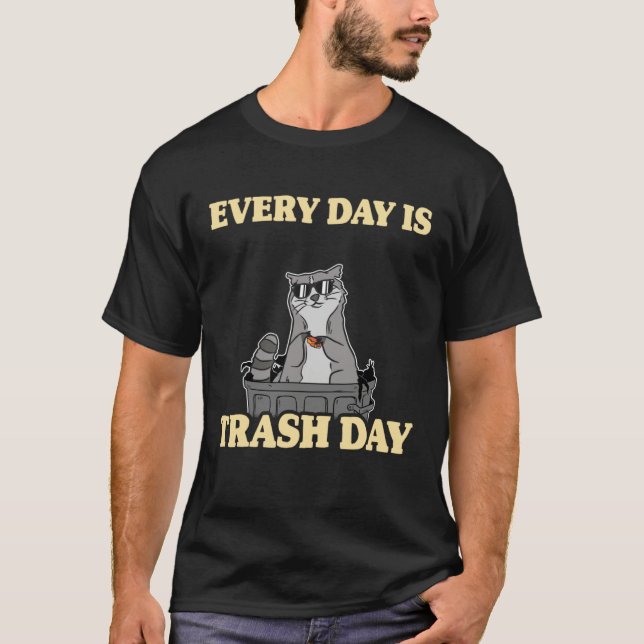 Every Day Is Trash Day Garbage Can Raccoon T-Shirt (Vorderseite)
