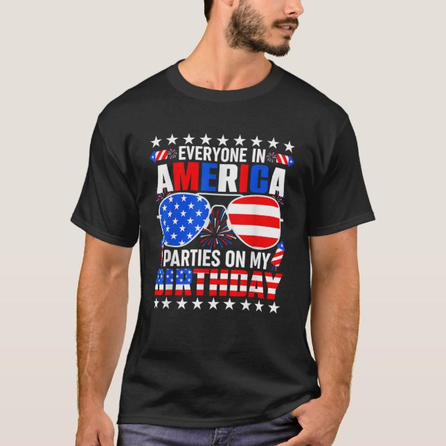 Everyone In America Parties On My Birthday 4th Of  T-Shirt (Vorderseite)