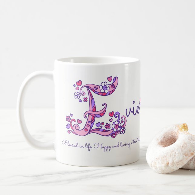 Evie dekorative E Monogramm-Tasse Namensbedeutung Kaffeetasse (Mit Donut)