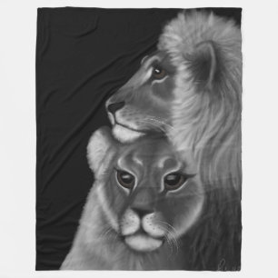 Ewige Anleihe: Löwenliche Liebe im Schatten Fleecedecke