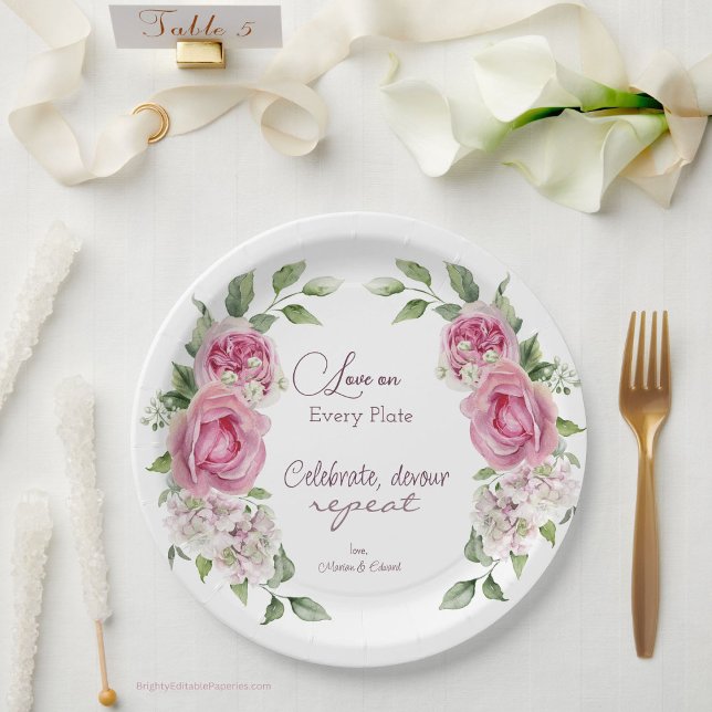 Ewige Liebe blüht Hochzeitspapierplatte Pappteller (Cherish love with each bite. Our Eternal Love Blooms Paper Plate brings romance to your feast.)
