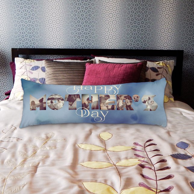 Ewige Momente: Eine Personalisierte Hommage an die Seitenschläferkissen (Mother’s Day customized body pillow laying on a bed)