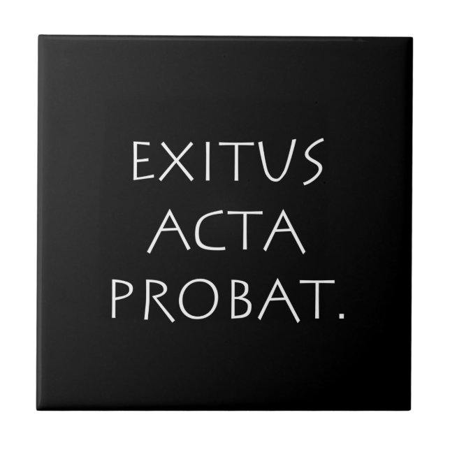 Exitus Acta Probat Fliese (Vorderseite)