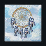 Exotic Blue Dream Catcher Geschenke Magnet<br><div class="desc">Ein Traumfänger,  der den runden Kreis von Bambus und roten Perlen im Netz mit blauen Papageienvogelfedern auf einem weichen Federhintergrund aus der Blues umfasst</div>