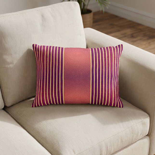 Exotic Faux Snake Leather & Linear Stripe Salmon Dekokissen (Kissen ist auf dem Sofa plaziert.)