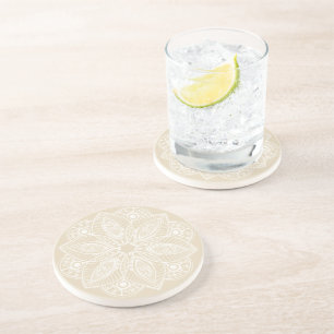 Exotic White Mandala auf Beige Hintergrund Getränkeuntersetzer