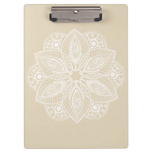 Exotic White Mandala auf Beige Hintergrund Klemmbrett