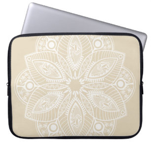 Exotic White Mandala auf Beige Hintergrund Laptopschutzhülle