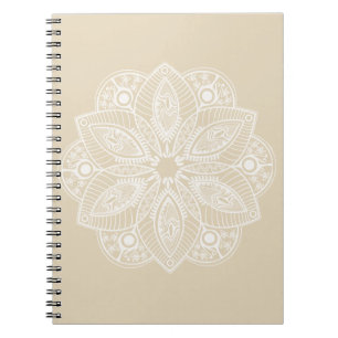 Exotic White Mandala auf Beige Hintergrund Notizblock
