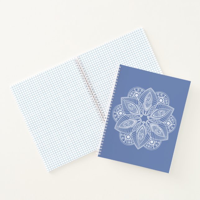 Exotic White Mandala auf Blue Background Notizbuch (Innenseite)