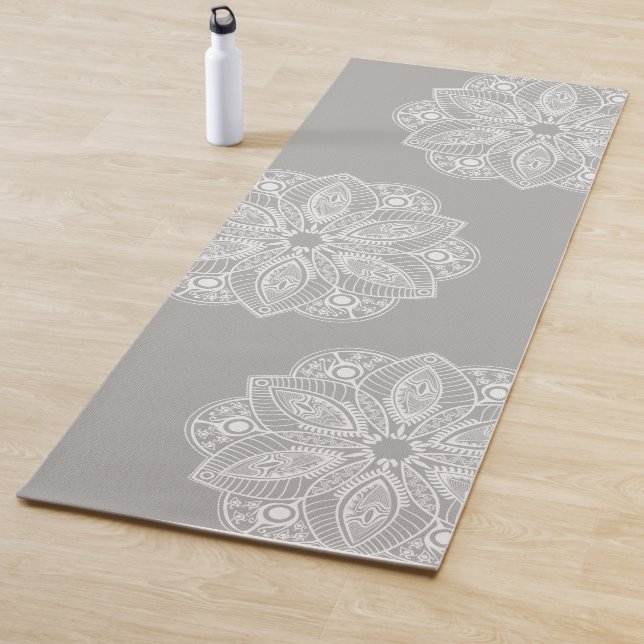 Exotic White Mandala auf grauem Hintergrund Yogamatte (Beispiel)