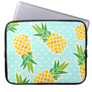 Exotische Ananas: Blaue Punkte-Spaß. Laptopschutzhülle