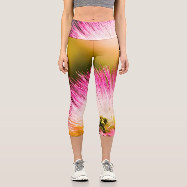 Exotische Sommerrosa Mimosa-Blume Capri Leggings (Vorderseite)
