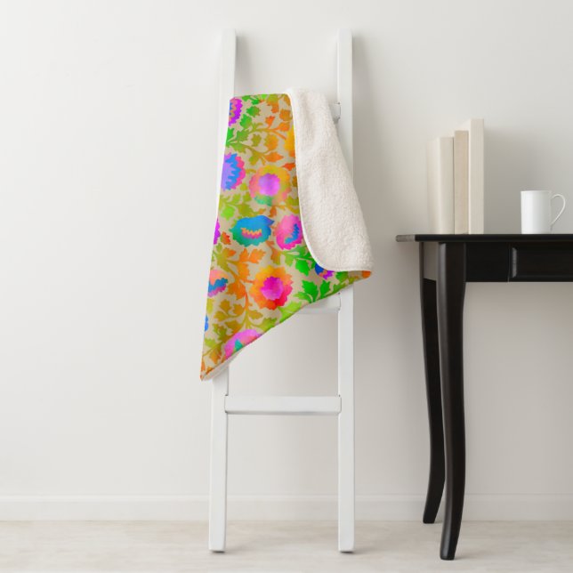 Exotischer Chintz Blumendesign Beige Sherpadecke (Beispiel)