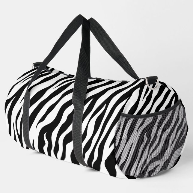 Exotisches Zebramuster Schwarz und Weiß Duffle Bag (Rechte Ecke)