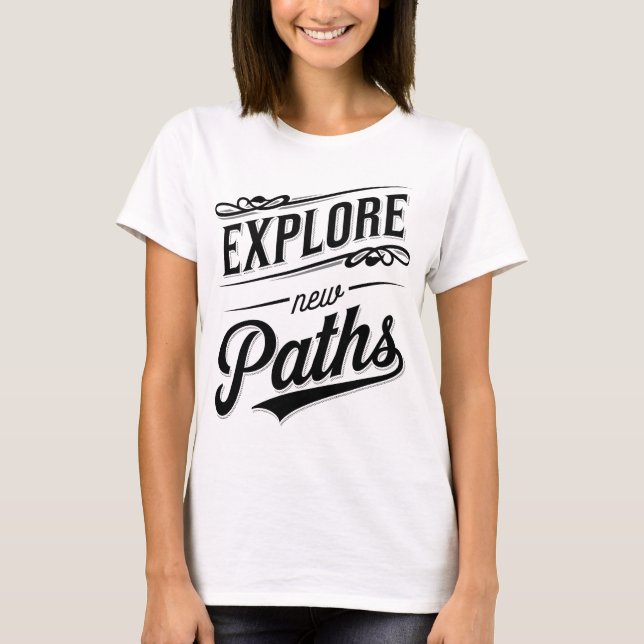 Explore New Paths Adventure Typography T-Shirt (Vorderseite)
