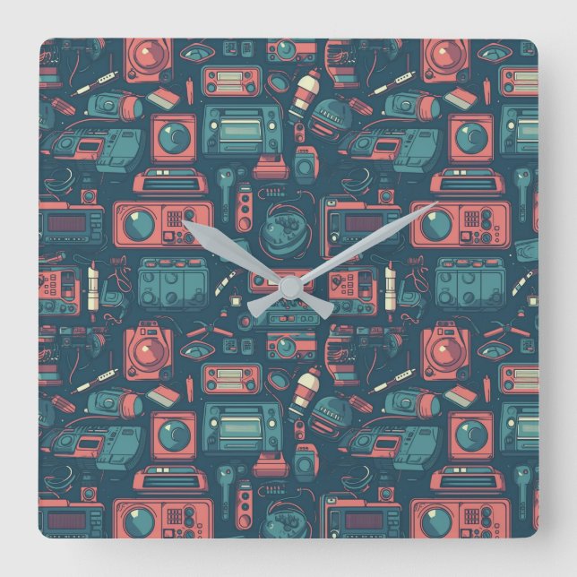 Explosion aus der Vergangenheit: Technik der 80er  Quadratische Wanduhr (Vorderseite)