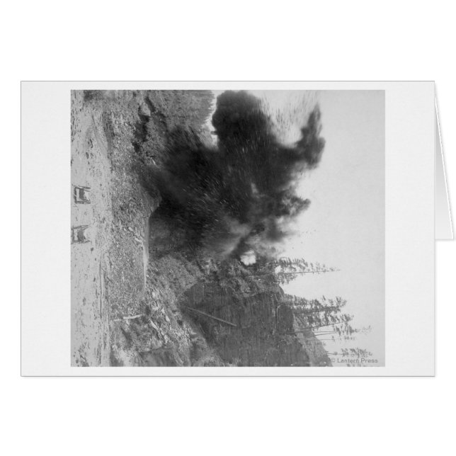 Explosive Explosion auf der Seite des Berges währe (Vorderseite (Horizontal))