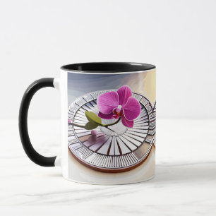 Exquisite rosa Orchideen-Erholungen auf Silberplat Tasse