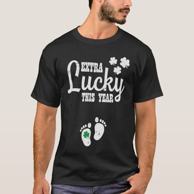 Extra Glück in diesem Jahr St Patricks Pregnancy A T-Shirt (Vorderseite)