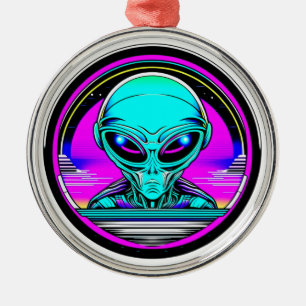 Extra-Terrestriale Alien mit einem UFO Ornament Aus Metall