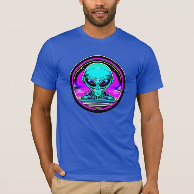 Extra-Terrestriale Alien mit einem UFO T-Shirt (Vorderseite)