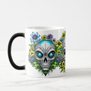 Extraterrestrische Alien Skulls und Blume Verwandlungstasse