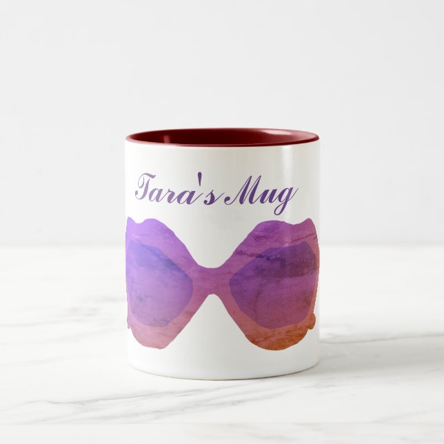 Extravaganter Sonnenbrille-individueller Name Zweifarbige Tasse (Mittel)