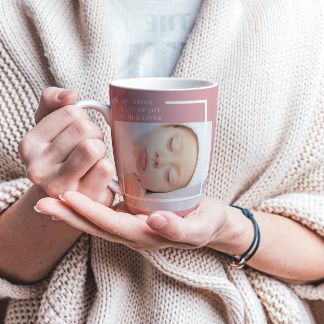 Extravagantes Niedliches Baby-Foto | Rosa und Weiß Milchtasse (Von Creator hochgeladen)