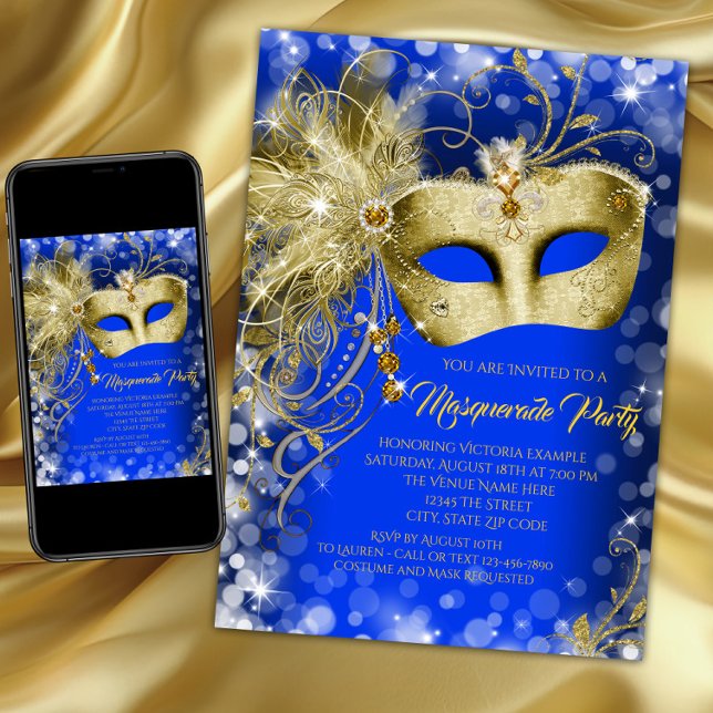 Extravagantes Royal Blue Gold Glitzer Masquerade P Einladung (Blue and gold masquerade party invitation with pretty gold jewel mask on a blue and gold background.)