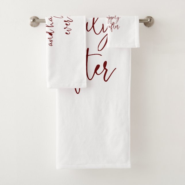 Extravagantes Script Burgundy Calligraphy Minimali Badhandtuch Set (Insitu)