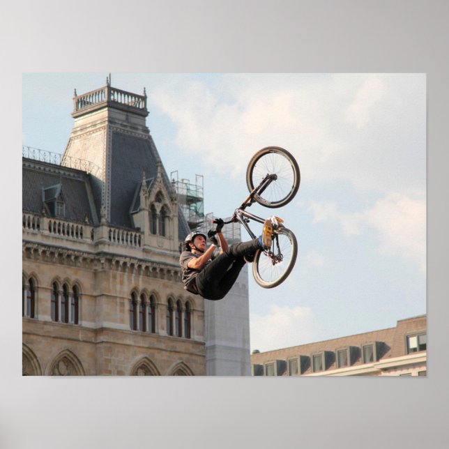 Extrem Sports Poster: Typ auf dem Bike macht Trick Poster (Vorne)