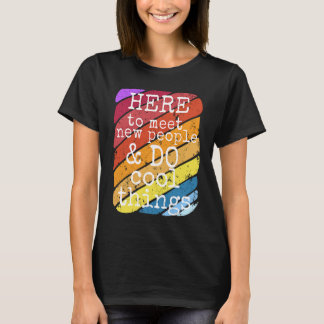 Extrovertierte Hier, um neue Leute zu treffen und T-Shirt
