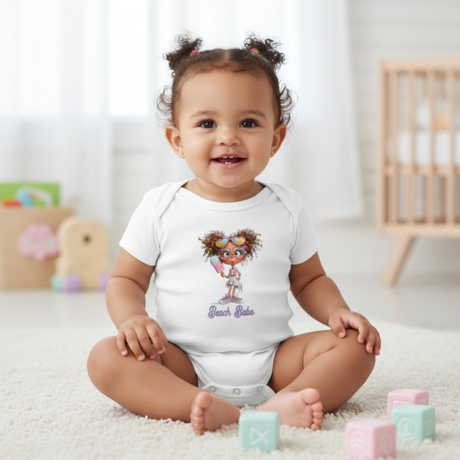 Exzentrisches Strandmädchen  Baby Strampler (Von Creator hochgeladen)