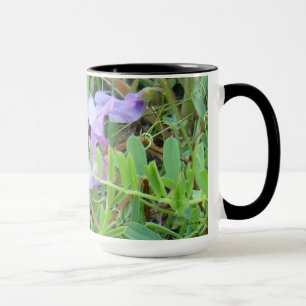 F2 Biene auf lila Wildblumen Tasse