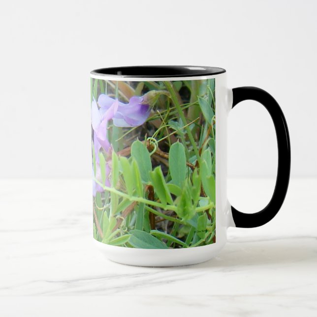 F2 Biene auf Lila Wildblumen Tasse (Rechts)