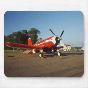 F2G-1D Super Corsair Flugzeug auf einer Luftfahrta Mousepad