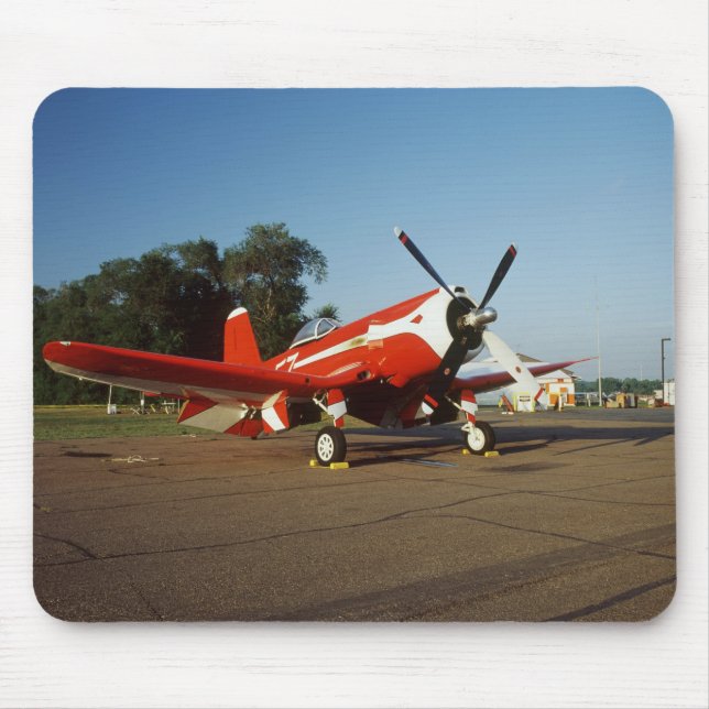 F2G-1D Superseeräuberflugzeug an einer Flugschau Mousepad (Vorne)