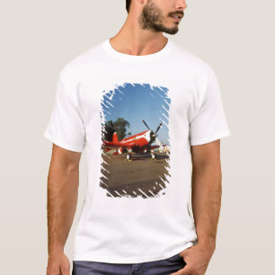 F2G-1D Superseeräuberflugzeug an einer Flugschau T-Shirt