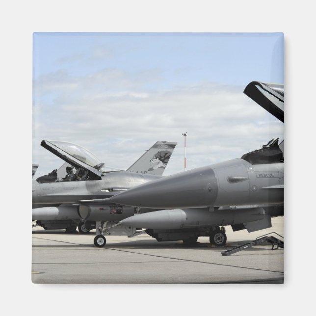 F-16 Falkenbekämpfung steht vor dem Start Magnet (Vorne)