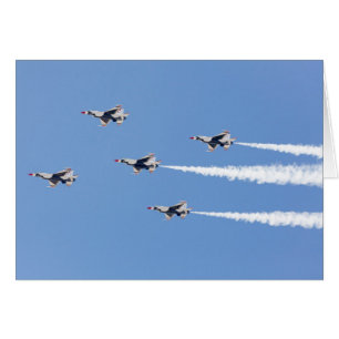 F-16 Thunderbirds fliegen in der Fünf-Karten-Forma