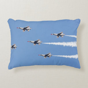 F-16 Thunderbirds fliegen in der Fünf-Karten-Forma Dekokissen