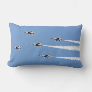 F-16 Thunderbirds fliegen in der Fünf-Karten-Forma Lendenkissen