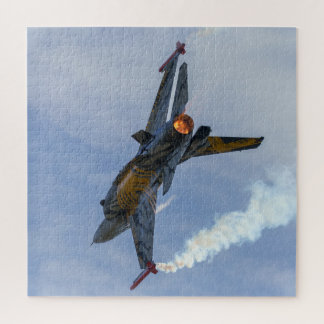 F-16 Tiger drehen und brennen Puzzle