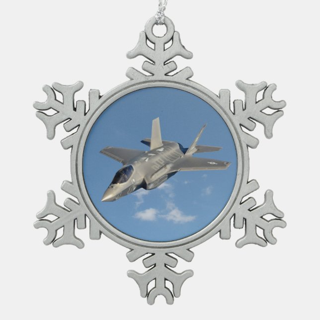F-35 Lightning II Panther Jet Fighter in Sky Schneeflocken Zinn-Ornament (Vorderseite)