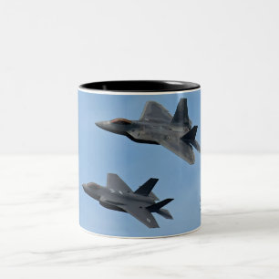 F-35 und F-22 Kampfjet Zweifarbige Tasse