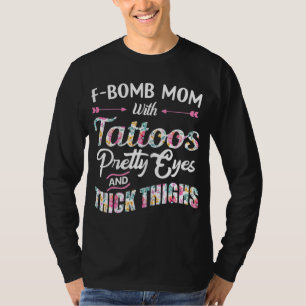F-Bomb Mama mit Tätowierungen hübsche Augen und di T-Shirt