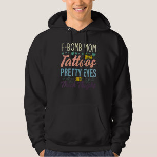 F Bomb Mama mit Tattoos Hübsche Augen und dick Hoodie