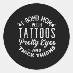 F-Bomb-Mama mit Tattoos, Hübsche Augen und dick Runder Aufkleber