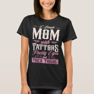 F Bomb Mama mit Tattoos Hübsche Augen und dick T-Shirt